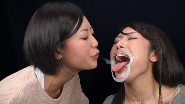痰唾ぶっかけ顔面舐めレズ サンプル画像 3