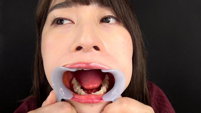 唾液滴る肉厚舌で挑発する淫乱美女 サンプル画像 11