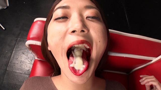 唾液滴る肉厚舌で挑発する淫乱美女 サンプル画像 18