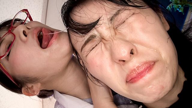 淫靡な濃厚唾液吐きかけ顔面舐めレズ サンプル画像 5