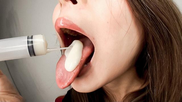 美女のベロ・口内自撮り サンプル画像 13