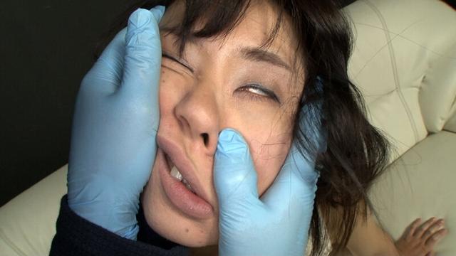 美女の顔面崩壊悪戯（1） 淫戯指編 サンプル画像 3