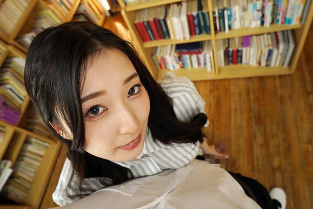 【VR】声が出せない状態でチ〇コを搾る、ふしだら女教師 月野かすみ【8K】 サンプル画像 7