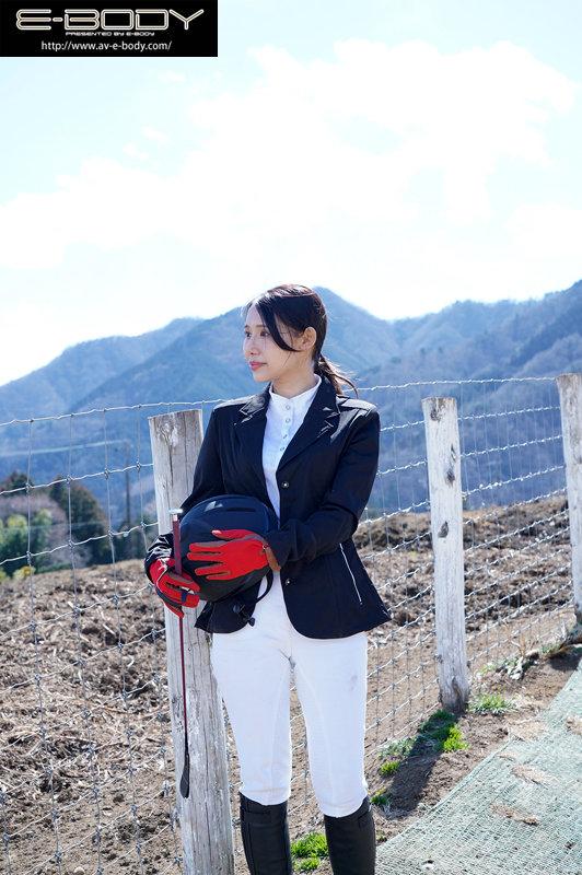 セレブGカップ奥様（26歳）の大冒険ー 「旦那さんには出せない自分を出したいんです！！」乗馬インストラクター上品人妻AVデビュー 星乃水音 サンプル画像 2