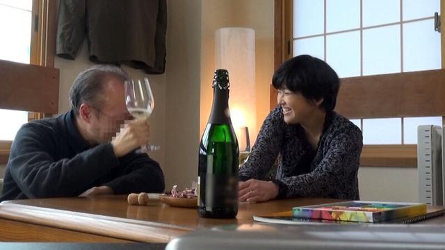覗き撮られた汗ばむSEX！熟年同士だからこそ燃え上がる禁断の濃密不倫vol.2 サンプル画像 10