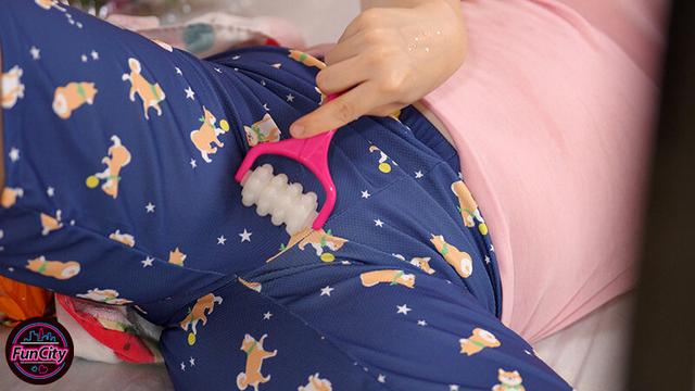 合算10発抜き！！親の再婚でできた義姉は喪女 だらしないのにエロすぎた無防備巨乳な姉に杭打ち中出しされた僕…ちなみん サンプル画像 3