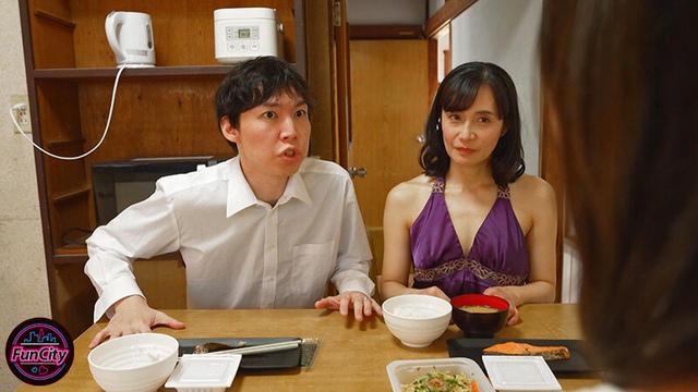 異常いぞん家族 私の夫は、同じ家に住む引きこもり20年の実の姉のおっぱいを今でも吸い続け、依存関係を肯定しています。平岡里枝子 サンプル画像 2