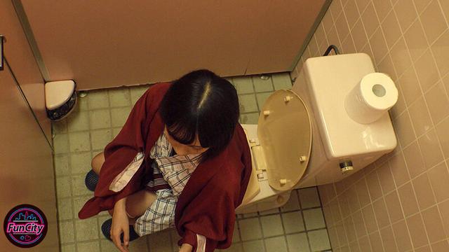筆おろし温泉ソープ 親父が再婚して― Hカップ巨乳の義母さんができた。家族旅行で僕が童貞だとわかると淫乱な義母さんに狙われて…逢見リカ サンプル画像 5