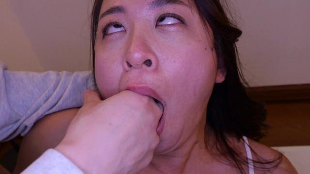W人妻拉致マチオ チ○ポの虜になるまでむちむち熟女を徹底的に中出し交遊を繰り返し痙攣イキを何度もさせたところ…佐久間楓 徳島理子 サンプル画像 3