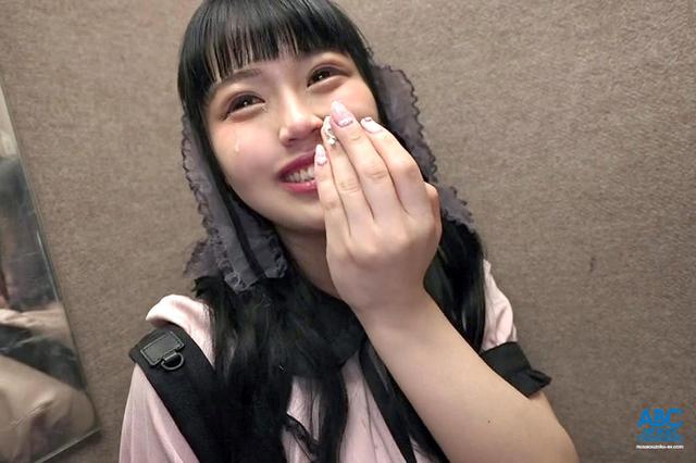 新人 涙のド緊張AVデビュー脱いだらGカップ隠れ巨乳美少女 白浜美羽 サンプル画像 1