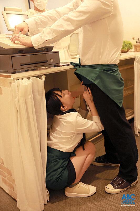 あざと可愛い美少女カフェ店員の小悪魔誘惑 見つめられながらペロペロ乳首舐めで理性はプッツン！激ピス種付けプレス中出し不倫 南日菜乃 サンプル画像 9