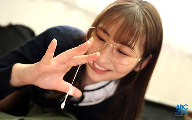 就業中でも関係なし！！毎日ヌいてくれる痴女が居る夢の仕事場です 働く痴女の痴態フル尺で収録 サンプル画像 15
