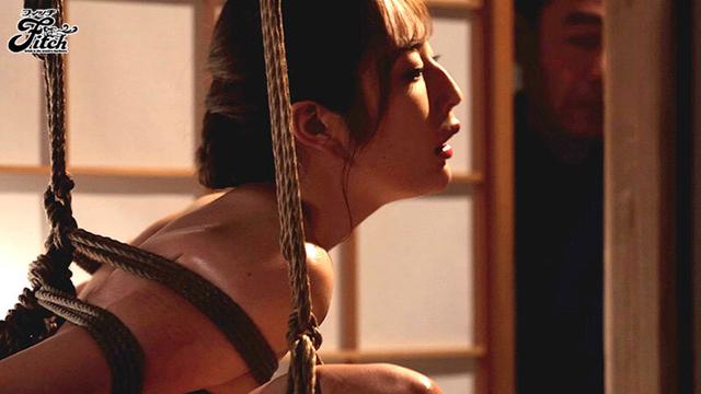麻縄解禁！若い巨乳未亡人を縛り上げる油緊縛 叔父の淫靡な調教 菊乃らん サンプル画像 15