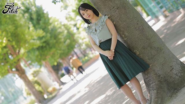 地味だけど脱いだら凄かった！恋愛小説家AV Debut！恋愛経験の少ない20歳の美巨乳Fカップ 卯佐美りん サンプル画像 6