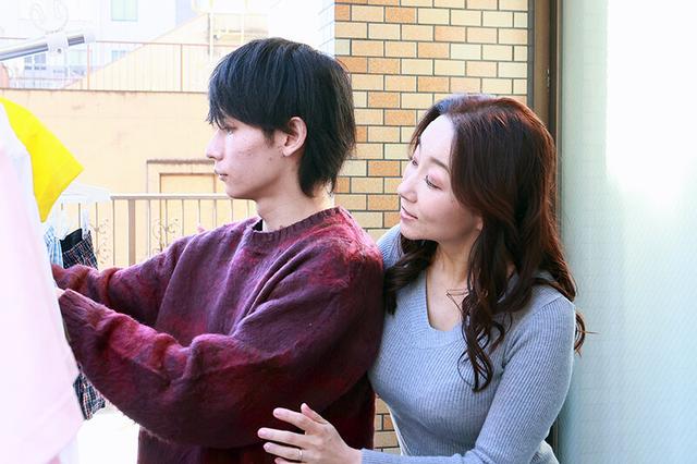 「お前んちの母ちゃんエロすぎだろ！」無防備なモチモチ爆乳ボディで息子の友人を虜にする五十路母 よしい美希 サンプル画像 3