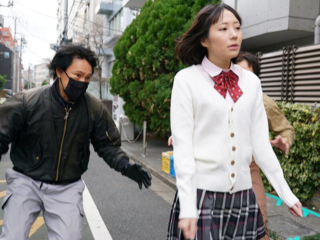 「中出しされたくなかったら、身代わりの友達を今すぐここに呼べ！」3人数珠繋ぎ女子校生ロ○娘連鎖レ●プ！ サンプル画像 2