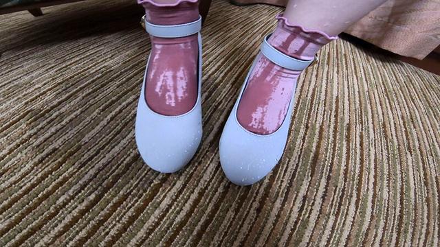 トイレ使用禁止。女の子のおもらしとおむつの行動・心理を観察します。高敷るあ 宮坂ともか サンプル画像 12