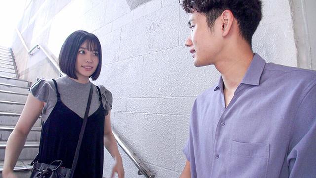 SNSでナンパした美人人妻が、旦那以外の身体に興奮してドエロい本性さらけ出しちゃいました！ 花音うらら サンプル画像 1