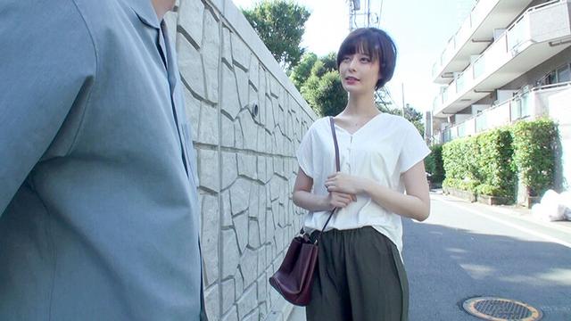 SNSでナンパした美人人妻が、旦那以外の身体に興奮してドエロい本性さらけ出しちゃいました！ 月乃ルナ サンプル画像 1