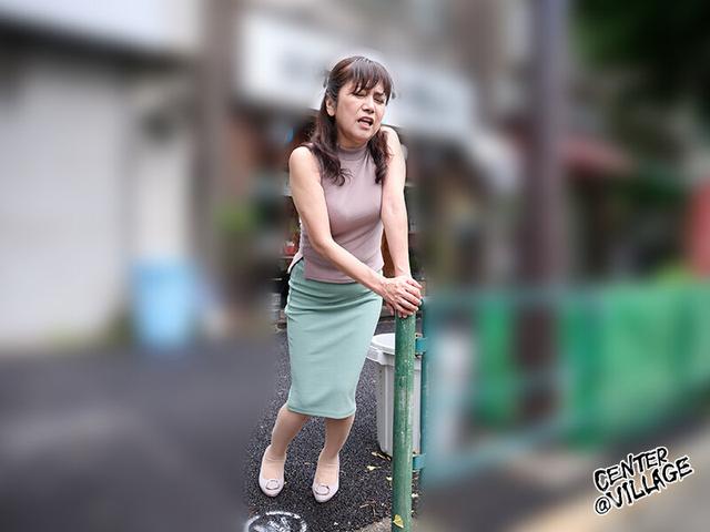 私人調教ヤリ部屋盗撮団地息子の借金返済の為に…肉体を捧げ家まで乗っ取られた六十路の母―。 真弓あずさ サンプル画像 7