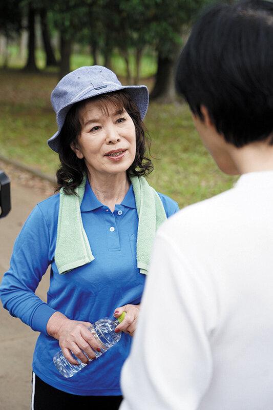「こんなおばあちゃんその気にさせてどうするの？」公園で暇そうにしているおばあちゃんに声を掛けたら実は現役バリバリの男好きおばあちゃんだった！！4 サンプル画像 2