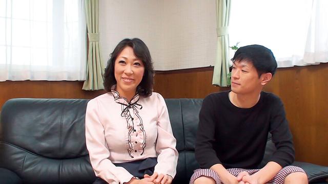 初めてのAV出演で恥じらいながらイキ果てた四十路を過ぎた熟女50人2 サンプル画像 9