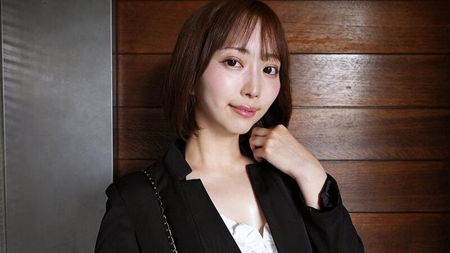 物件の案内で汗まみれになった肌色ストッキングの足、20代の不動産女、妻の焦点の合わない目、そして半端ない脚マンコ、口マンコ… マンコ。那賀崎ゆきね サンプル画像 1