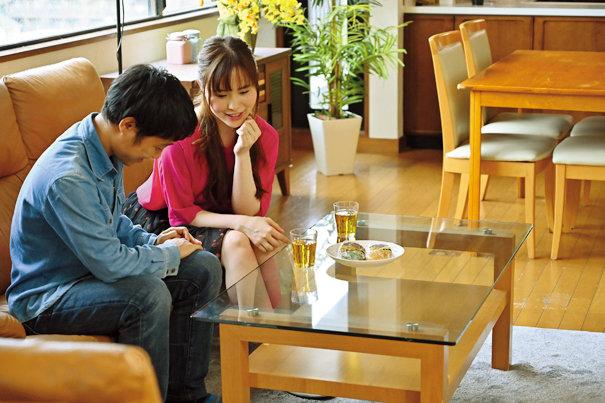 「女の子のおマ○コに挿れてみる？」向かいの部屋に住んでいるLGBTの童貞くんを誘惑する欲求不満タダマン妻 前嶋美樹 サンプル画像 3
