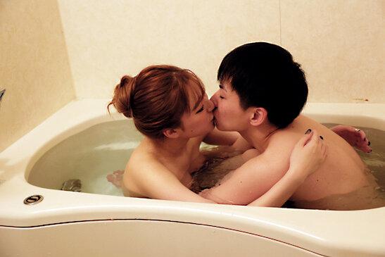 「お義母さんで童貞捨ててみる？」初めて彼女が出来たからSEXや中出しの練習台になってくれる美人巨乳義母 NAO サンプル画像 12