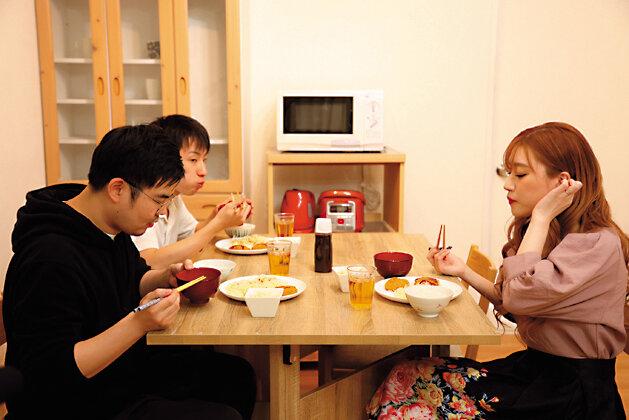 「お義母さんで童貞捨ててみる？」初めて彼女が出来たからSEXや中出しの練習台になってくれる美人巨乳義母 NAO サンプル画像 3
