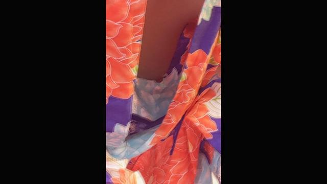 イベントコンパニオン乳首チラ盗撮 ポロリ続出ノーブラ祭り サンプル画像 7