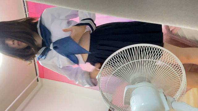 グラドル撮影会 休憩室盗撮2 サンプル画像 1