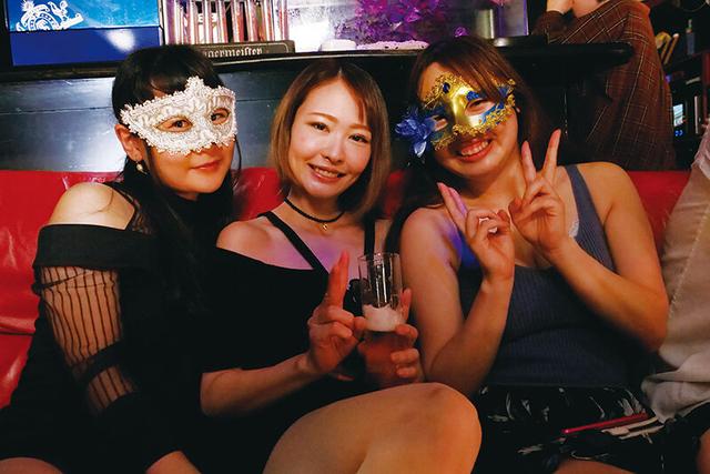 大人の社交場スナック・バーdeとんでもハプニング！！～今夜もどこかで酒池肉林～ サンプル画像 7