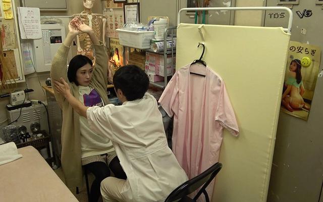 鍼灸院すどう盗撮り下ろし5 吸いこみ強なピンク名器すぎた！/感じてないフリが下手だねえ/イクときに良い顔するんだわ/いい所を責めると足がピーンだね サンプル画像 1