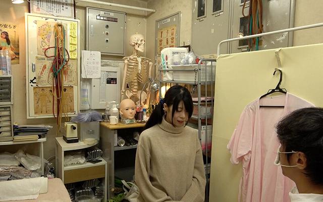 鍼灸院すどう盗撮り下ろし6 イヤなの？でもおマタが開くねぇ/やわ肉でマンちょは小ぶりだね/エッチ好きなん？反応良すぎるよ/感じすぎてのけぞりぴーんアクメ サンプル画像 11
