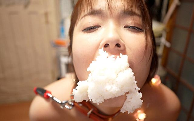 素人の縛り生中出し 【恵体フェロモン妻編】 お隣に住んでる奥さんの笑顔が可愛いので、眠らせて蚊帳の中でくくってみた 赤瀬尚子 サンプル画像 15