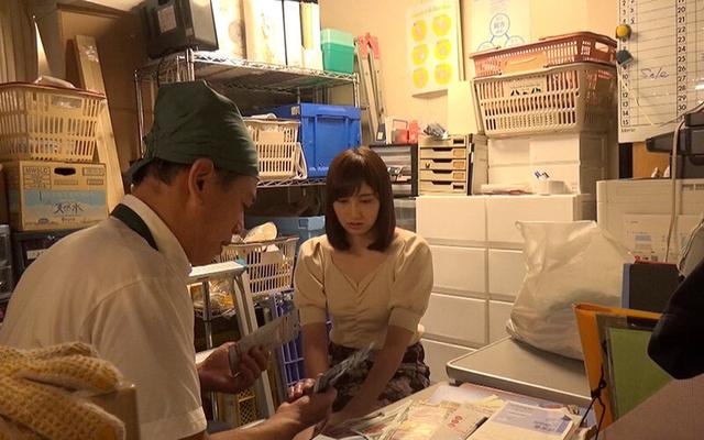 万引き スーパーの人妻たち ●刺激に弱すぎる敏感ドM妻 ●デカ乳むっちりなエロ美人妻 ●強引に責められイク変態妻 サンプル画像 15