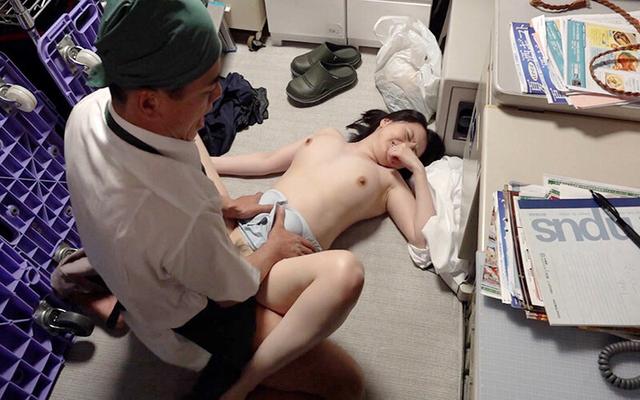 万引き スーパーの人妻たち ●狭マ○コのドMスレンダー美人妻 ●お色気ムンムン無毛デカパイ妻 ●ムッチムチ巨乳巨尻ドスケベ全開妻 サンプル画像 19