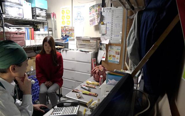 万引き スーパーの人妻たち ●破壊力抜群な超乳超尻妻 ●勝ち気だけどドMな敏感妻 ●敏感すぎるスレンダー無毛妻 サンプル画像 15