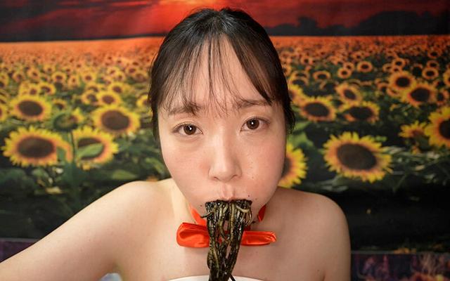 ドM120％な変態「お前」って呼ばれると萌える テンションも激ヤバでまん毛ボーボー 2本のポコチンに大満足で大絶叫 愛しのまきちゅわ～ん 遠山まき サンプル画像 18
