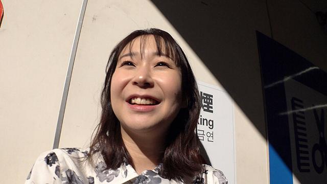 大量ぶっかけ志願 白く汚されたい変態素人妻 ゆかさん サンプル画像 2