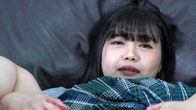 アナルを見せるのはイイけど、オ●ンコは…嫌だから前貼りを自分で貼ってお尻の穴を見せてあげる 衣織 サンプル画像 14