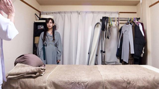 媚薬オイルマッサージ 痴●盗撮＆中出し素人娘VOL.37 超強力媚薬を配合したマッサージオイルを施術中に知らずに塗りこまれたオンナは、身体の火照りに驚き、チ○ポを欲しがる自分に戸惑い、垂れ出したマン汁に恥ずかしがりながらも生ハメ中出しまで欲してしまう！ サンプル画像 7