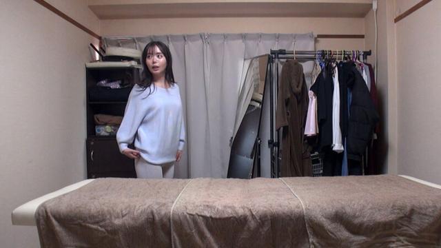 媚薬オイルマッサージ 痴●盗撮＆中出し素人娘VOL.41 超強力媚薬を配合したマッサージオイルを施術中に知らずに塗りこまれたオンナは、身体の火照りに驚き、チ○ポを欲しがる自分に戸惑い、垂れ出したマン汁に恥ずかしがりながらも生ハメ中出しまで欲してしまう！ サンプル画像 11