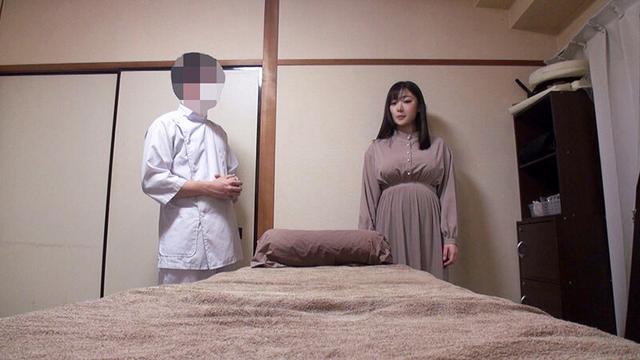 媚薬オイルマッサージ 痴●盗撮＆中出し素人娘VOL.43 超強力媚薬を配合したマッサージオイルを施術中に知らずに塗りこまれたオンナは、身体の火照りに驚き、チ○ポを欲しがる自分に戸惑い、垂れ出したマン汁に恥ずかしがりながらも生ハメ中出しまで欲してしまう！ サンプル画像 10