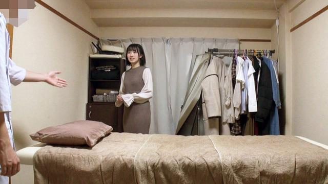媚薬オイルマッサージ 痴●盗撮＆中出し素人娘VOL.45 超強力媚薬を配合したマッサージオイルを施術中に知らずに塗りこまれたオンナは、身体の火照りに驚き、チ○ポを欲しがる自分に戸惑い、垂れ出したマン汁に恥ずかしがりながらも生ハメ中出しまで欲してしまう！ サンプル画像 6