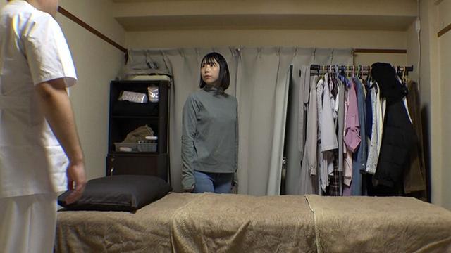 媚薬オイルマッサージ 痴●盗撮＆中出し素人娘VOL.59 超強力媚薬を配合したマッサージオイルを施術中に知らずに塗りこまれたオンナは、身体の火照りに驚き、チ〇ポを欲しがる自分に戸惑い、垂れ出したマン汁に恥ずかしがりながらも生ハメ中出しまで欲してしまう！ サンプル画像 1
