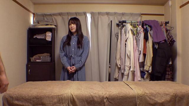 媚薬オイルマッサージ 痴●盗撮＆中出し素人娘VOL.62 超強力媚薬を配合したマッサージオイルを施術中に知らずに塗りこまれたオンナは、身体の火照りに驚き、チ〇ポを欲しがる自分に戸惑い、垂れ出したマン汁に恥ずかしがりながらも生ハメ中出しまで欲してしまう！ サンプル画像 13