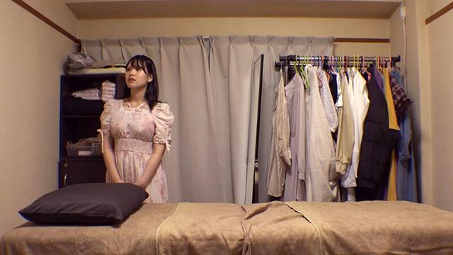 媚薬オイルマッサージ 痴●盗撮＆中出し素人娘VOL.62 超強力媚薬を配合したマッサージオイルを施術中に知らずに塗りこまれたオンナは、身体の火照りに驚き、チ〇ポを欲しがる自分に戸惑い、垂れ出したマン汁に恥ずかしがりながらも生ハメ中出しまで欲してしまう！ サンプル画像 17