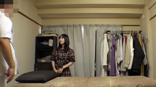 媚薬オイルマッサージ 痴●盗撮＆中出し素人娘VOL.63 超強力媚薬を配合したマッサージオイルを施術中に知らずに塗りこまれたオンナは、身体の火照りに驚き、チ〇ポを欲しがる自分に戸惑い、垂れ出したマン汁に恥ずかしがりながらも生ハメ中出しまで欲してしまう！ サンプル画像 3